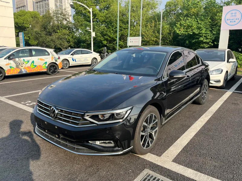 Volkswagen Magotan 2021 330TSI DSG 30 Édition anniversaire extérieur photo 1 Volkswagen Magotan 2021 330TSI DSG 30 Édition anniversaire extérieur photo 1