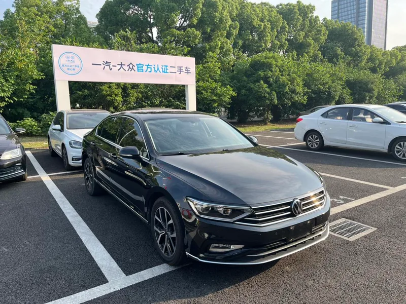 Volkswagen Magotan 2021 330TSI DSG 30 Édition anniversaire extérieur photo 2 Volkswagen Magotan 2021 330TSI DSG 30 Édition anniversaire extérieur photo 2
