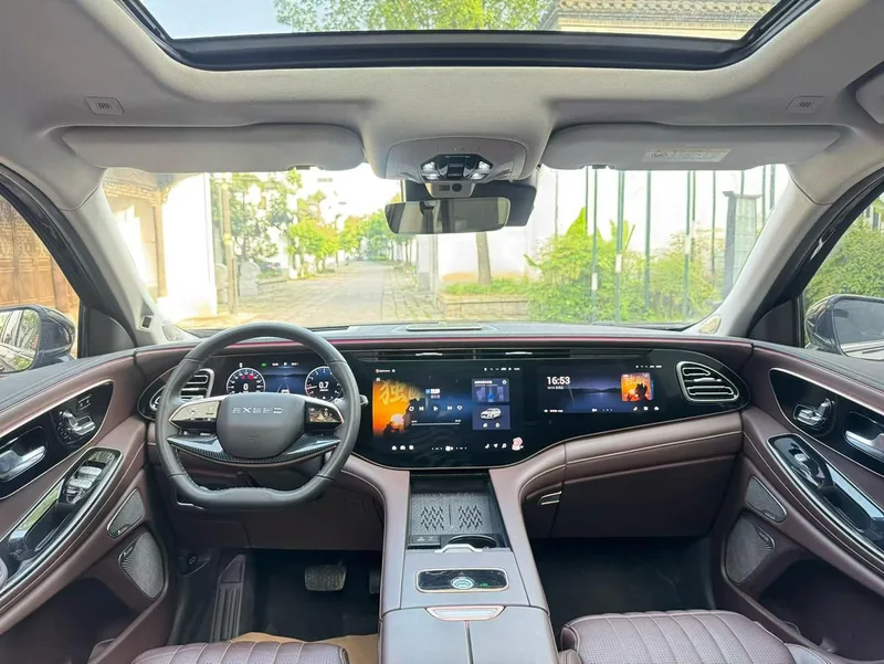 Exeed VX 2023 2.0T Estrella con tracción en las cuatro ruedas Seis asientos interior foto 8 Exeed VX 2023 2.0T Estrella con tracción en las cuatro ruedas Seis asientos interior foto 8