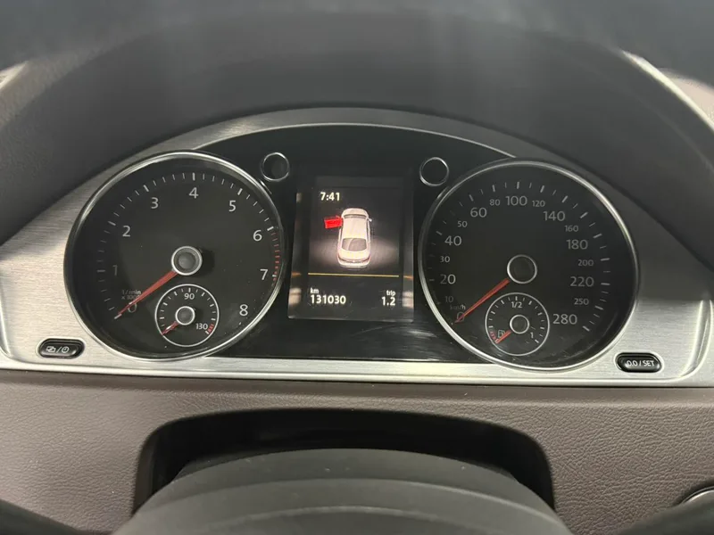 Volkswagen CC 2015 2.0TSI Supreme Type interior photo 10 Volkswagen CC 2015 2.0TSI Supreme Type interior photo 10
