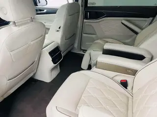 Volkswagen Viloran 2022 380TSI Acabado premium interior foto 10