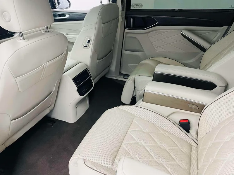 Volkswagen Viloran 2022 380TSI Acabado premium interior foto 10