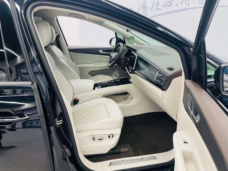 Volkswagen Viloran 2022 380TSI Acabado premium interior foto 12