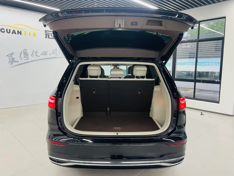 Volkswagen Viloran 2022 380TSI Acabado premium interior foto 15