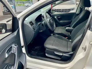 Volkswagen Polo 2014 1.6L Automatic 30 Anniversary Edition interior photo 9 Volkswagen Polo 2014 1.6L Automatic 30 Anniversary Edition interior photo 9