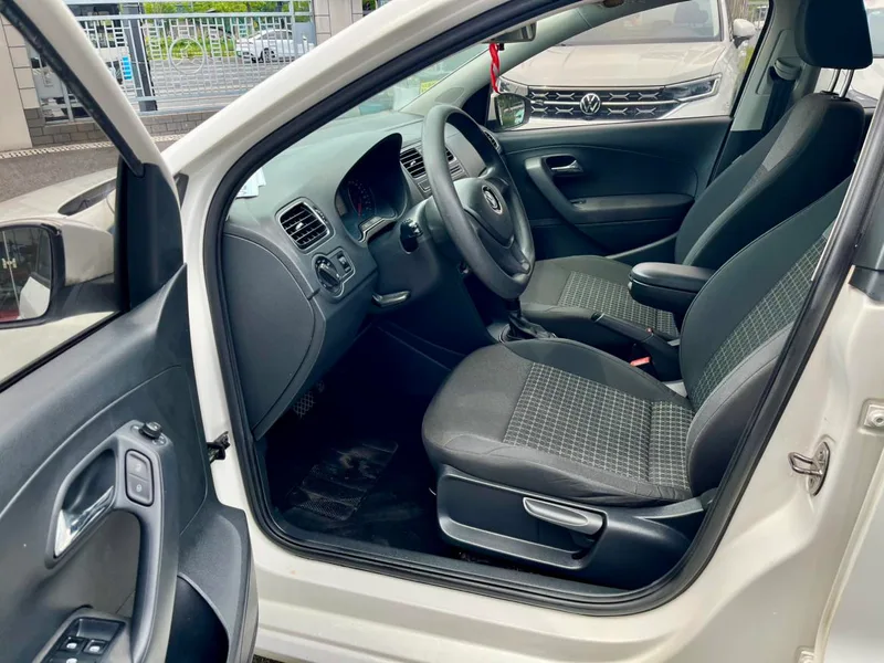 Volkswagen Polo 2014 1.6L Automatic 30 Anniversary Edition interior photo 9 Volkswagen Polo 2014 1.6L Automatic 30 Anniversary Edition interior photo 9