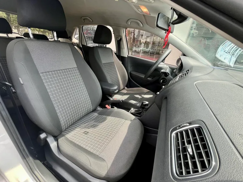 Volkswagen Polo 2014 1.6L Automatic 30 Anniversary Edition interior photo 14 Volkswagen Polo 2014 1.6L Automatic 30 Anniversary Edition interior photo 14