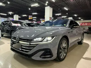 Volkswagen CC 2021 380TSI Versión llamativa exterior foto 1 Volkswagen CC 2021 380TSI Versión llamativa exterior foto 1