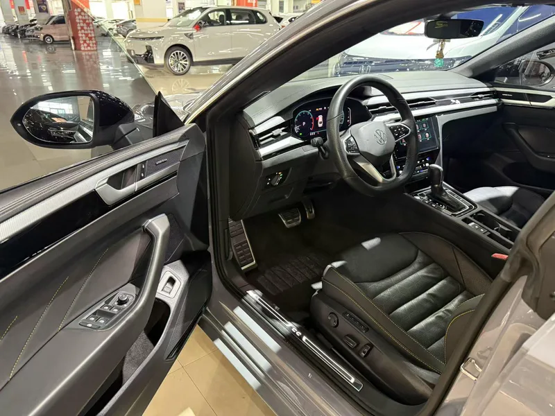 Volkswagen CC 2021 380TSI Versión llamativa exterior foto 4 Volkswagen CC 2021 380TSI Versión llamativa exterior foto 4
