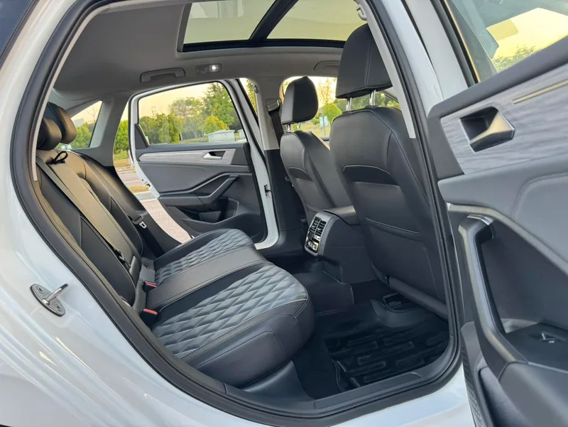 Volkswagen Sagitar 2025 300TSI DSG Version transcendée extérieur photo 7 Volkswagen Sagitar 2025 300TSI DSG Version transcendée extérieur photo 7