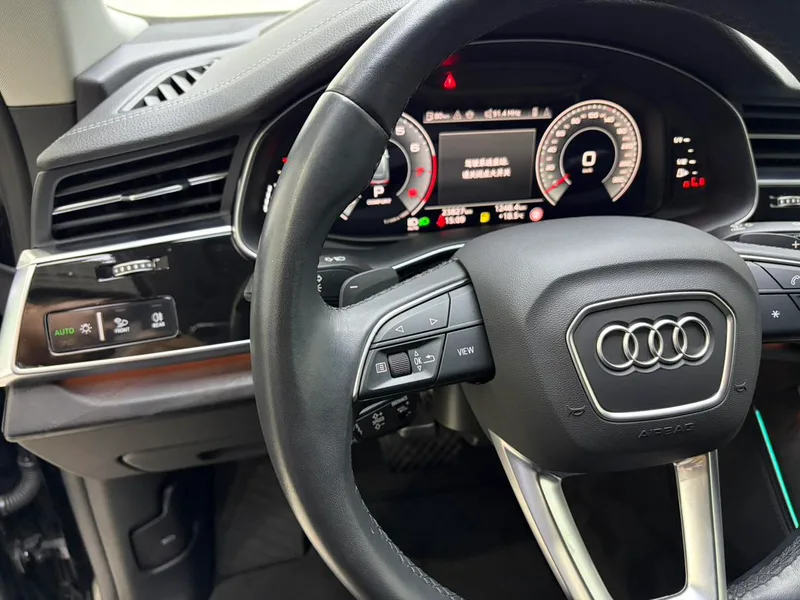Audi Q8 2023 55 TFSI Deluxe dinámico interior foto 12 Audi Q8 2023 55 TFSI Deluxe dinámico interior foto 12