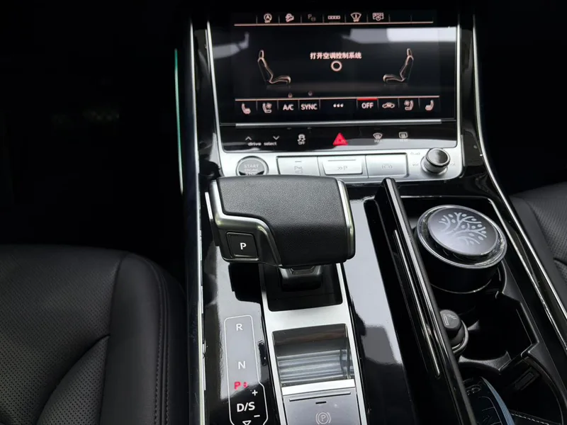 Audi Q8 2023 55 TFSI Deluxe dinámico interior foto 17 Audi Q8 2023 55 TFSI Deluxe dinámico interior foto 17