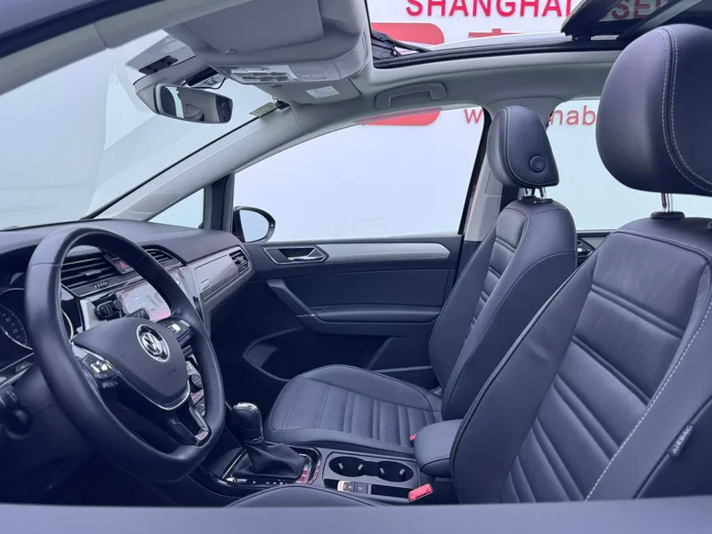 Volkswagen Touan L 2016 330TSI Versión de lujo automática interior foto 11 Volkswagen Touan L 2016 330TSI Versión de lujo automática interior foto 11