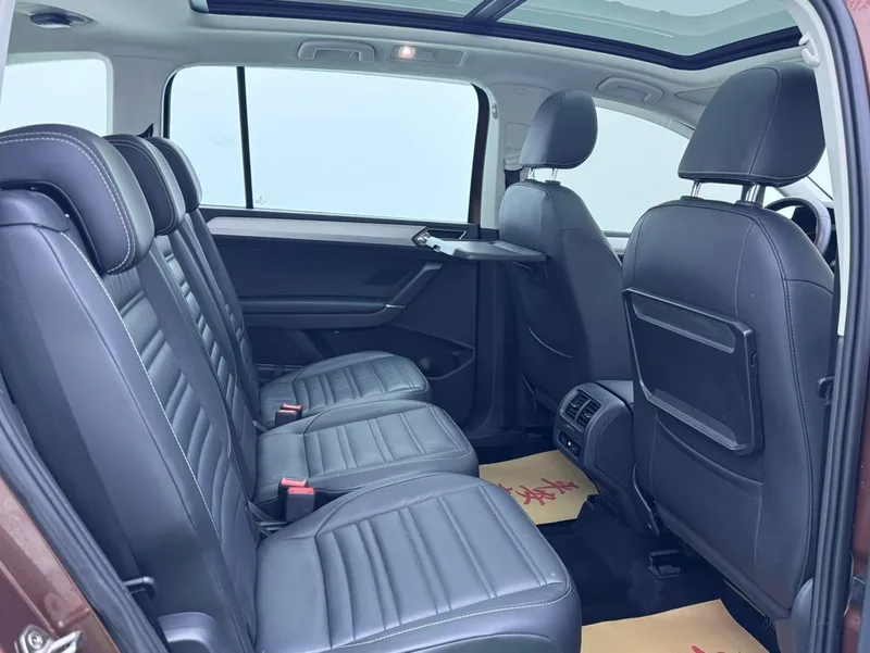 Volkswagen Touan L 2016 330TSI Versión de lujo automática interior foto 19 Volkswagen Touan L 2016 330TSI Versión de lujo automática interior foto 19