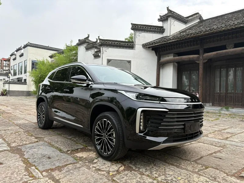 Exeed Lingyun 2025 300T Versión estrella con tracción en dos ruedas exterior foto 3
