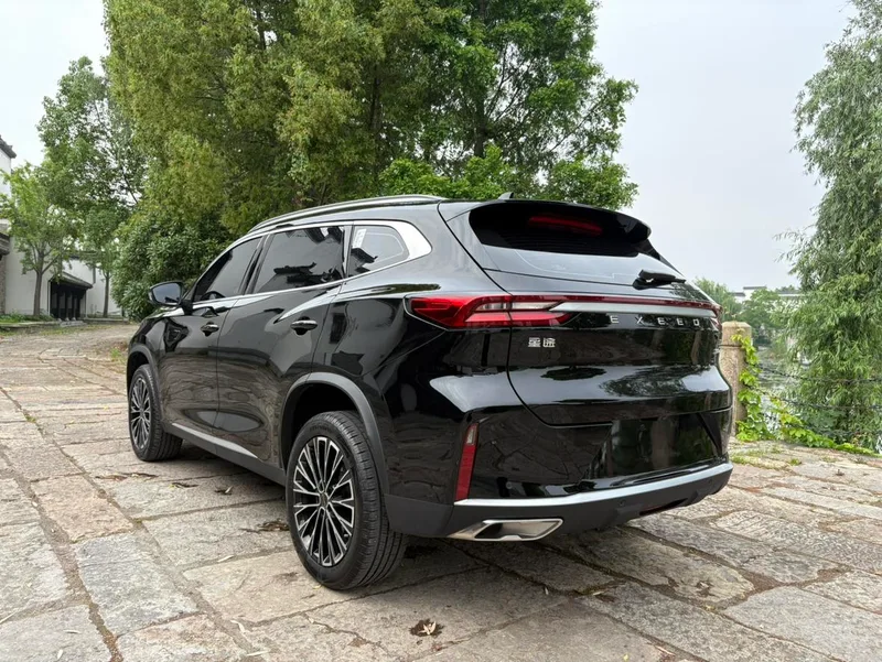 Exeed Lingyun 2025 300T Versión estrella con tracción en dos ruedas exterior foto 5