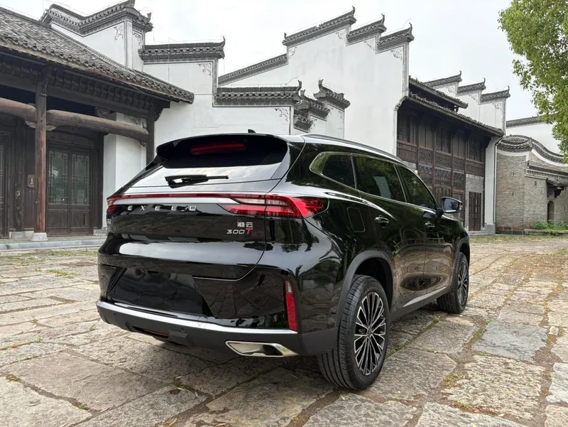 Exeed Lingyun 2025 300T Versión estrella con tracción en dos ruedas interior foto 7