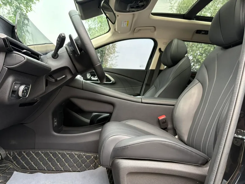 Exeed Lingyun 2025 300T Versión estrella con tracción en dos ruedas interior foto 8