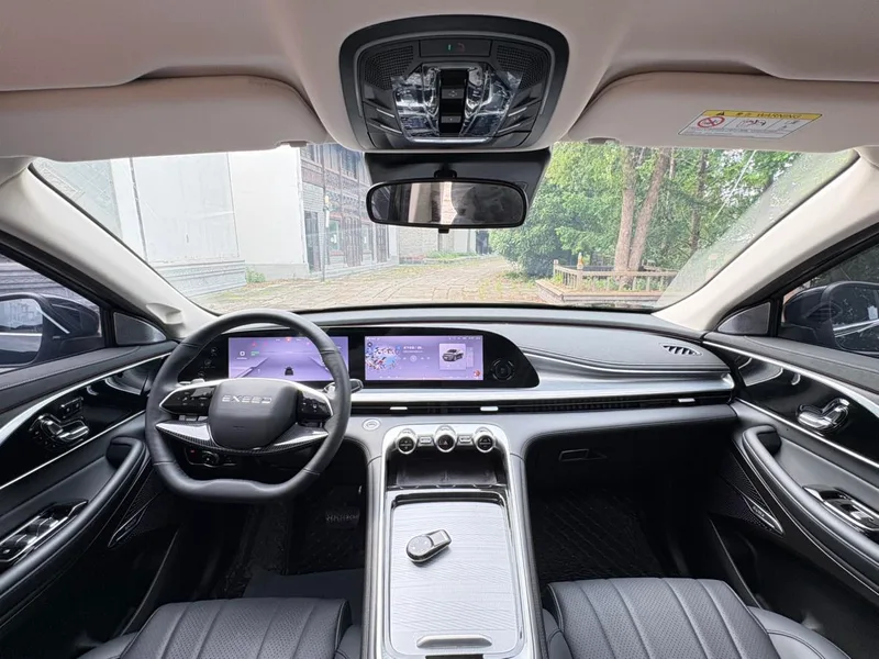 Exeed Lingyun 2025 300T Versión estrella con tracción en dos ruedas interior foto 10