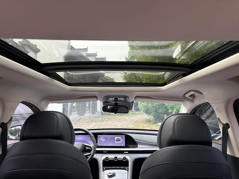 Exeed Lingyun 2025 300T Versión estrella con tracción en dos ruedas interior foto 12