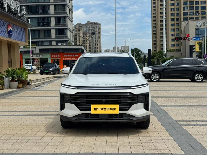 Jetour X70 PLUS 2025 1.5T 6DCT Luxury Edition 7 seat exterior photo 2 Jetour X70 PLUS 2025 1.5T 6DCT Luxury Edition 7 seat exterior photo 2
