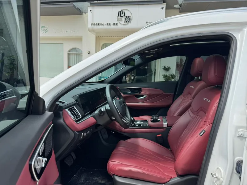 Jetour X70 PLUS 2025 1.5T 6DCT Luxury Edition 7 seat exterior photo 4 Jetour X70 PLUS 2025 1.5T 6DCT Luxury Edition 7 seat exterior photo 4