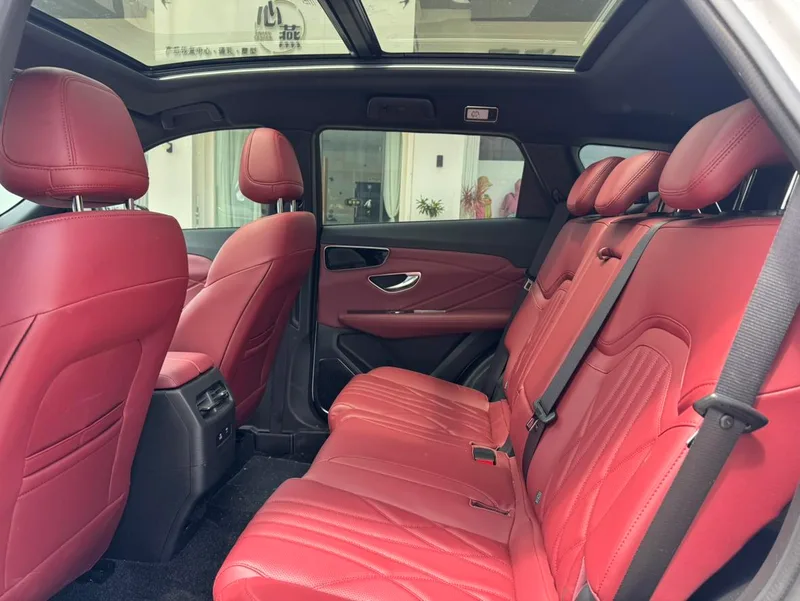 Jetour X70 PLUS 2025 1.5T 6DCT Luxury Edition 7 seat exterior photo 5 Jetour X70 PLUS 2025 1.5T 6DCT Luxury Edition 7 seat exterior photo 5