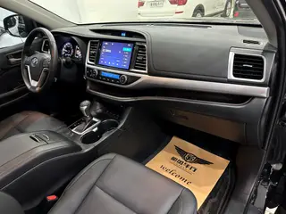 Toyota Highlander 2018 2.0T Four-wheel drive Premium Edition 7 seat Country VI interior photo 11 Toyota Highlander 2018 2.0T Four-wheel drive Premium Edition 7 seat Country VI interior photo 11