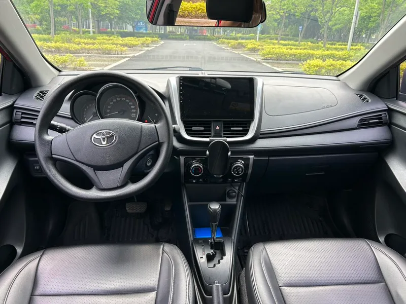 Toyota Yaris L 2021 1.5L CVT Version leader extérieur photo 3