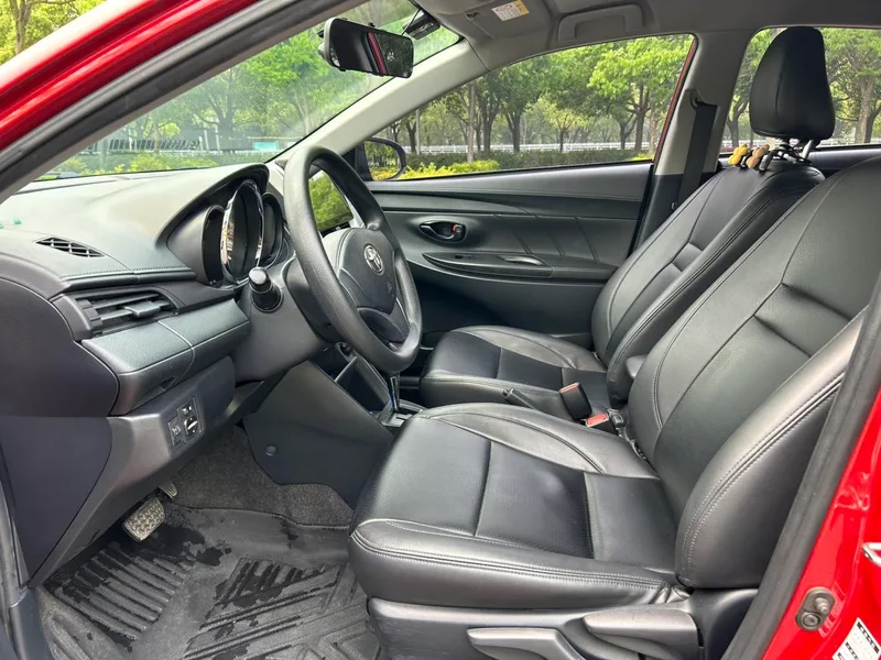 Toyota Yaris L 2021 1.5L CVT Version leader extérieur photo 4