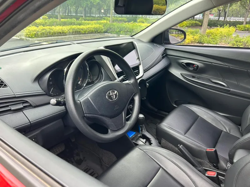 Toyota Yaris L 2021 1.5L CVT Version leader intérieur photo 6