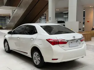 Toyota Corolla 2014 1.6L CVT GL-i extérieur photo 4 Toyota Corolla 2014 1.6L CVT GL-i extérieur photo 4
