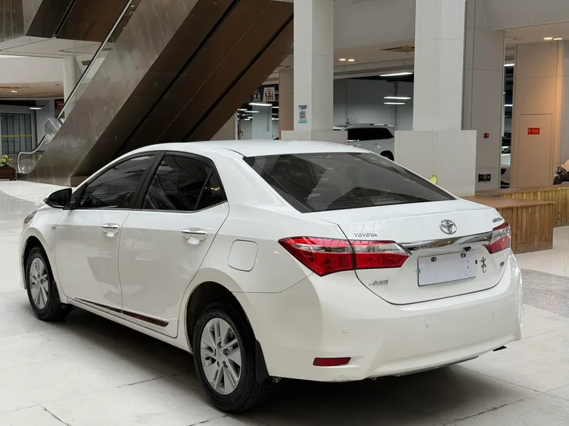 Toyota Corolla 2014 1.6L CVT GL-i extérieur photo 4 Toyota Corolla 2014 1.6L CVT GL-i extérieur photo 4