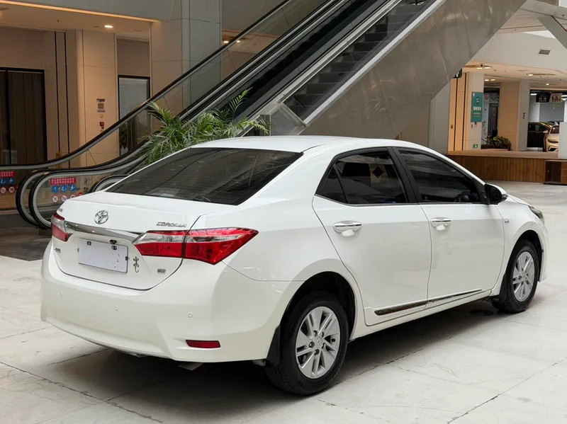Toyota Corolla 2014 1.6L CVT GL-i extérieur photo 6 Toyota Corolla 2014 1.6L CVT GL-i extérieur photo 6