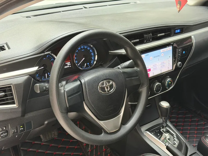 Toyota Corolla 2014 1.6L CVT GL-i extérieur photo 8 Toyota Corolla 2014 1.6L CVT GL-i extérieur photo 8