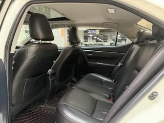 Toyota Corolla 2014 1.6L CVT GL-i intérieur photo 10 Toyota Corolla 2014 1.6L CVT GL-i intérieur photo 10