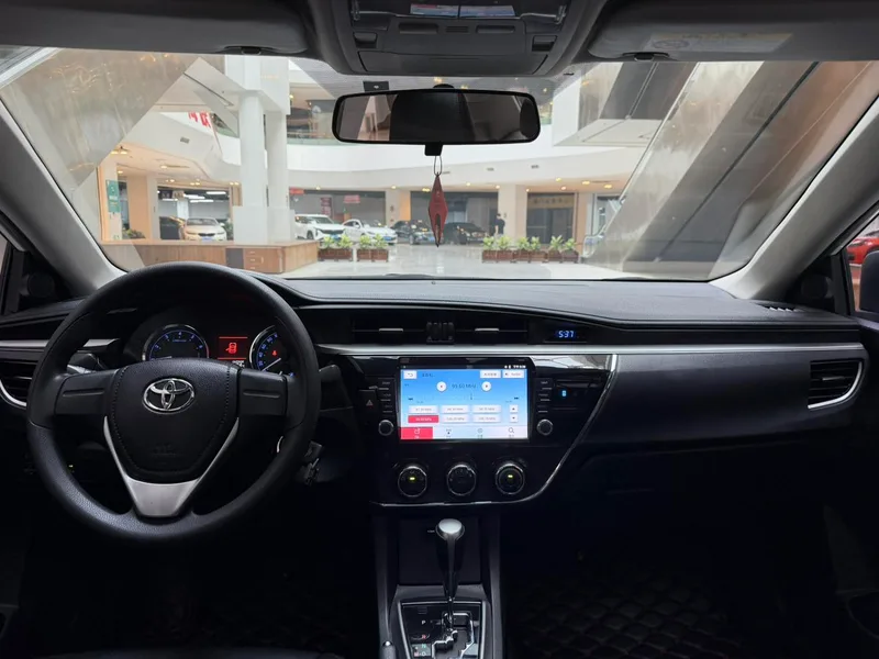 Toyota Corolla 2014 1.6L CVT GL-i intérieur photo 11 Toyota Corolla 2014 1.6L CVT GL-i intérieur photo 11