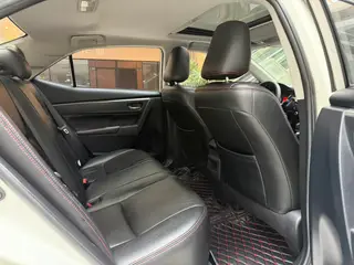 Toyota Corolla 2014 1.6L CVT GL-i intérieur photo 12 Toyota Corolla 2014 1.6L CVT GL-i intérieur photo 12
