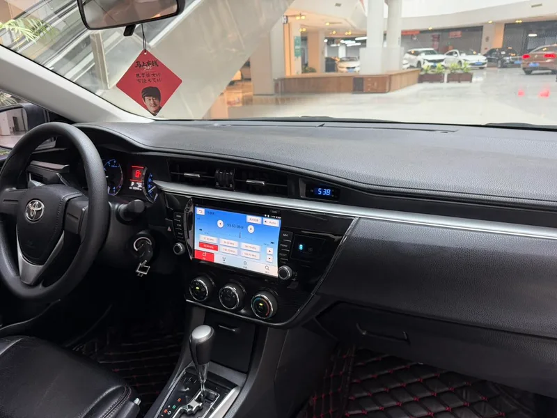 Toyota Corolla 2014 1.6L CVT GL-i intérieur photo 14 Toyota Corolla 2014 1.6L CVT GL-i intérieur photo 14