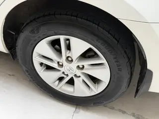 Toyota Corolla 2014 1.6L CVT GL-i intérieur photo 16 Toyota Corolla 2014 1.6L CVT GL-i intérieur photo 16