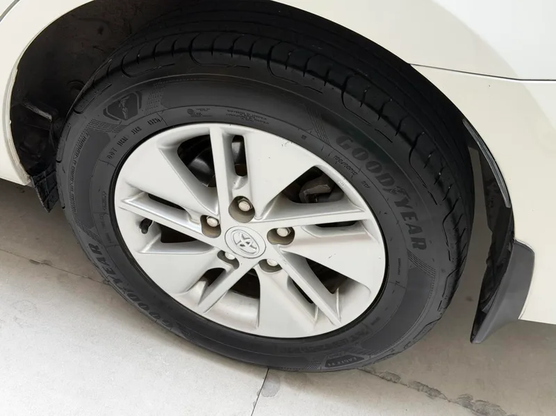 Toyota Corolla 2014 1.6L CVT GL-i intérieur photo 16 Toyota Corolla 2014 1.6L CVT GL-i intérieur photo 16