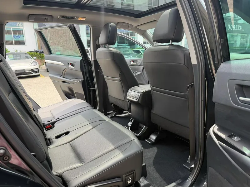 Toyota Highlander 2018 2.0T Four-wheel drive deluxe edition 7 seat Country VI interior photo 6 Toyota Highlander 2018 2.0T Four-wheel drive deluxe edition 7 seat Country VI interior photo 6