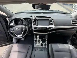 Toyota Highlander 2018 2.0T Four-wheel drive deluxe edition 7 seat Country VI interior photo 7 Toyota Highlander 2018 2.0T Four-wheel drive deluxe edition 7 seat Country VI interior photo 7