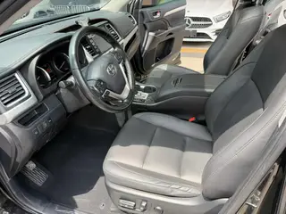 Toyota Highlander 2018 2.0T Four-wheel drive deluxe edition 7 seat Country VI interior photo 8 Toyota Highlander 2018 2.0T Four-wheel drive deluxe edition 7 seat Country VI interior photo 8