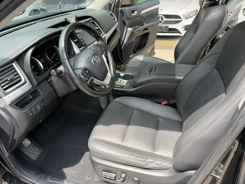 Toyota Highlander 2018 2.0T Four-wheel drive deluxe edition 7 seat Country VI interior photo 8 Toyota Highlander 2018 2.0T Four-wheel drive deluxe edition 7 seat Country VI interior photo 8