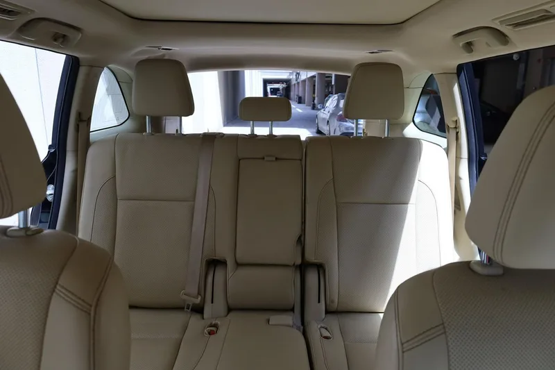 Toyota Highlander 2015 2.0T Édition de luxe à quatre roues motrices 7 Siège intérieur photo 6 Toyota Highlander 2015 2.0T Édition de luxe à quatre roues motrices 7 Siège intérieur photo 6