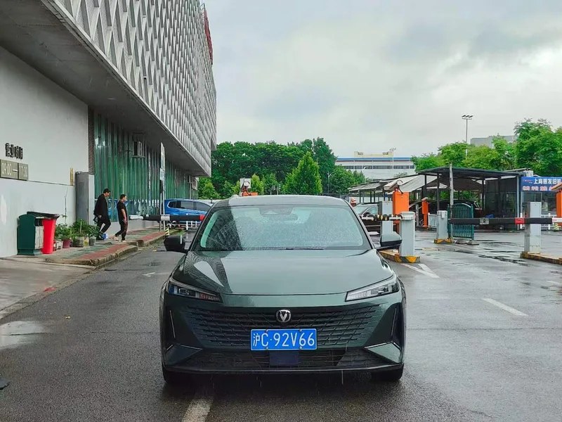 Changan Lamore 2023 1.5T GDI Automatic Flagship exterior photo 2 Changan Lamore 2023 1.5T GDI Automatic Flagship exterior photo 2