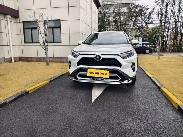 Toyota RAV4 2020 2.0L CVT Two-Drive Fashion Edition exterior photo 2 Toyota RAV4 2020 2.0L CVT Two-Drive Fashion Edition exterior photo 2