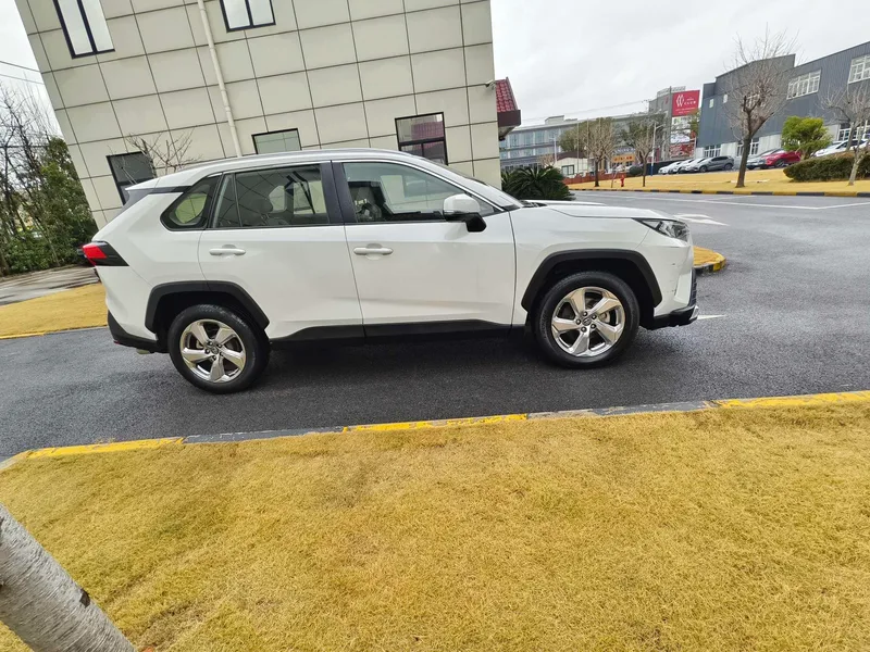 Toyota RAV4 2020 2.0L CVT Two-Drive Fashion Edition exterior photo 4 Toyota RAV4 2020 2.0L CVT Two-Drive Fashion Edition exterior photo 4