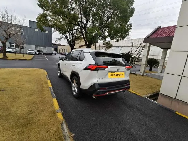 Toyota RAV4 2020 2.0L CVT Two-Drive Fashion Edition exterior photo 7 Toyota RAV4 2020 2.0L CVT Two-Drive Fashion Edition exterior photo 7